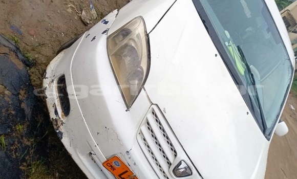 Acheter Occasion Voiture Toyota Runx Blanc à Douala, Littoral Cameroon