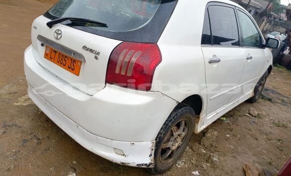 Sayi Na hannu Toyota Runx White Mota in Douala a Ƙasar Kamaru Sayi Na hannu Toyota Runx White Mota in Douala a Ƙasar Kamaru