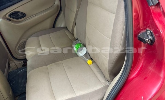 Sayi Na hannu Ford Escape Red Mota in Douala a Ƙasar Kamaru Sayi Na hannu Ford Escape Red Mota in Douala a Ƙasar Kamaru