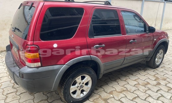 Sayi Na hannu Ford Escape Red Mota in Douala a Ƙasar Kamaru Sayi Na hannu Ford Escape Red Mota in Douala a Ƙasar Kamaru