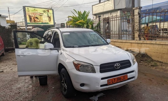 Buy Used Toyota RAV4 White Car in Douala in Littoral Cameroon Buy Used Toyota RAV4 White Car in Douala in Littoral Cameroon