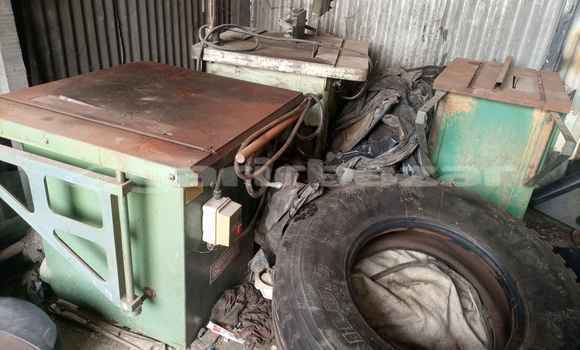 Sayi Na hannu Caterpillar 120 Green Babbar mota in Douala a Ƙasar Kamaru