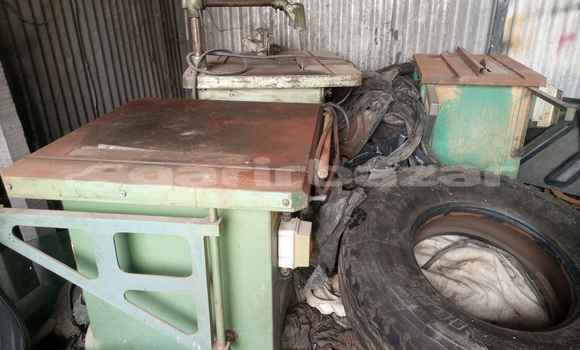 Acheter Occasion Utilitaire Caterpillar 120 Vert à Douala, Littoral Cameroon Acheter Occasion Utilitaire Caterpillar 120 Vert à Douala, Littoral Cameroon