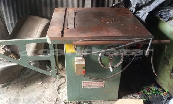 Acheter Occasion Utilitaire Caterpillar 120 Vert à Douala, Littoral Cameroon Acheter Occasion Utilitaire Caterpillar 120 Vert à Douala, Littoral Cameroon