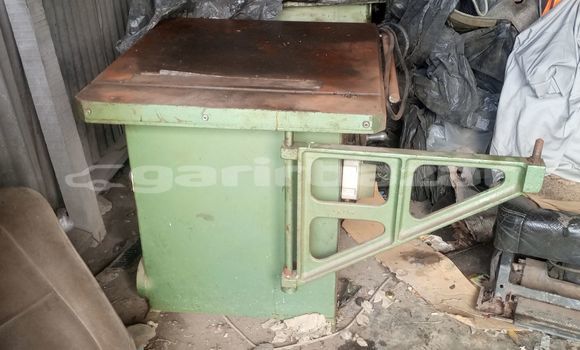 Acheter Occasion Utilitaire Caterpillar 120 Vert à Douala, Littoral Cameroon Acheter Occasion Utilitaire Caterpillar 120 Vert à Douala, Littoral Cameroon