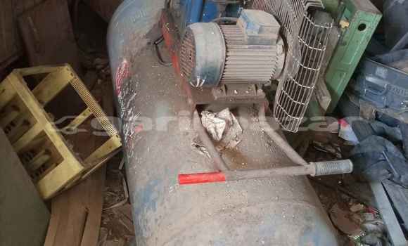 Acheter Occasion Utilitaire Caterpillar 120 Vert à Douala, Littoral Cameroon Acheter Occasion Utilitaire Caterpillar 120 Vert à Douala, Littoral Cameroon