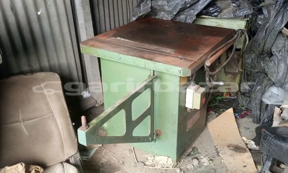 Acheter Occasion Utilitaire Caterpillar 120 Vert à Douala, Littoral Cameroon Acheter Occasion Utilitaire Caterpillar 120 Vert à Douala, Littoral Cameroon