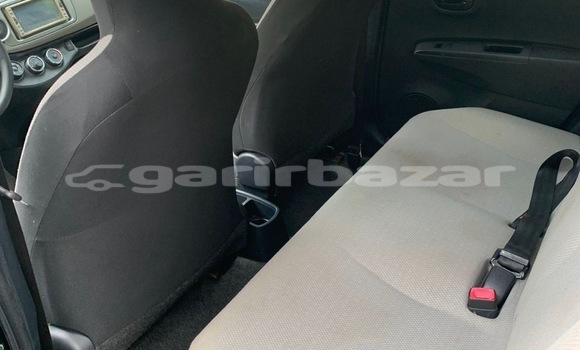 Sayi Imported Toyota Vitz Black Mota in Douala a Ƙasar Kamaru Sayi Imported Toyota Vitz Black Mota in Douala a Ƙasar Kamaru