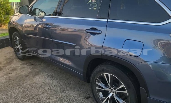 Sayi Sabo Toyota Highlander Sauran Mota in Douala a Ƙasar Kamaru Sayi Sabo Toyota Highlander Sauran Mota in Douala a Ƙasar Kamaru