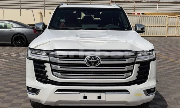 Sayi Imported Toyota Land Cruiser White Mota in Douala a Ƙasar Kamaru