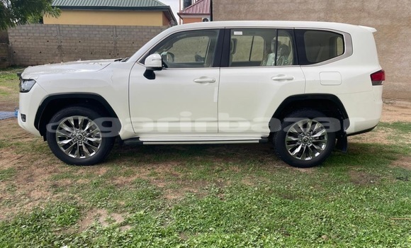 Acheter Import Voiture Toyota Land Cruiser Blanc à Douala, Littoral Cameroon Acheter Import Voiture Toyota Land Cruiser Blanc à Douala, Littoral Cameroon