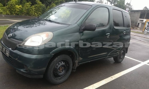 Buy New Toyota Yaris Verso Green Car in Yaounde in Central Cameroon Buy New Toyota Yaris Verso Green Car in Yaounde in Central Cameroon