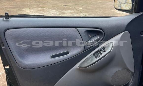 Sayi Na hannu Toyota Yaris Green Mota in Yaounde a Babban Kamaru Sayi Na hannu Toyota Yaris Green Mota in Yaounde a Babban Kamaru