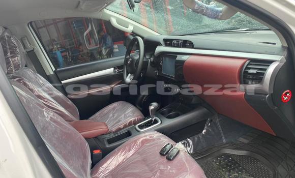 Acheter Import Voiture Toyota Hilux Blanc à Douala, Littoral Cameroon Acheter Import Voiture Toyota Hilux Blanc à Douala, Littoral Cameroon