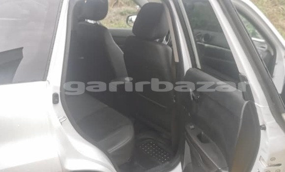 Buy Used Suzuki Vitara White Car in Douala in Littoral Cameroon Buy Used Suzuki Vitara White Car in Douala in Littoral Cameroon