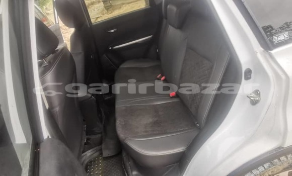 Buy Used Suzuki Vitara White Car in Douala in Littoral Cameroon Buy Used Suzuki Vitara White Car in Douala in Littoral Cameroon