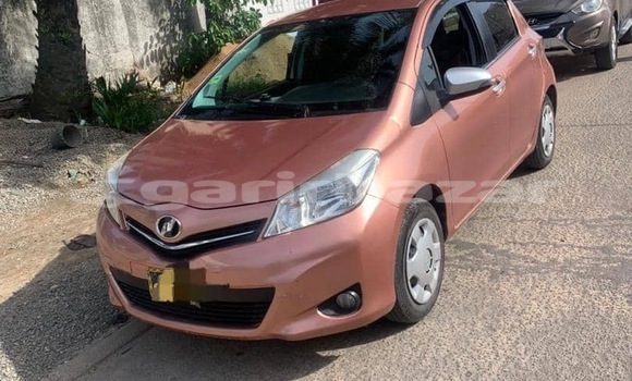 Sayi Sabo Toyota Vitz Brown Mota in Douala a Ƙasar Kamaru