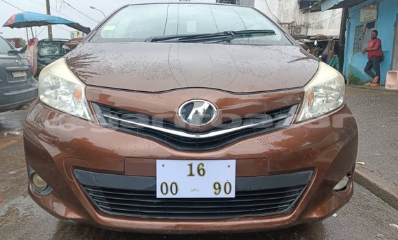 Sayi Sabo Toyota Vitz Brown Mota in Douala a Ƙasar Kamaru Sayi Sabo Toyota Vitz Brown Mota in Douala a Ƙasar Kamaru