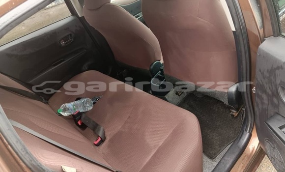 Sayi Sabo Toyota Vitz Brown Mota in Douala a Ƙasar Kamaru Sayi Sabo Toyota Vitz Brown Mota in Douala a Ƙasar Kamaru