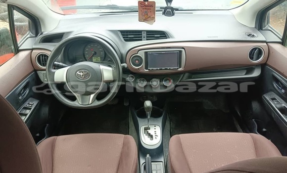 Sayi Sabo Toyota Vitz Brown Mota in Douala a Ƙasar Kamaru Sayi Sabo Toyota Vitz Brown Mota in Douala a Ƙasar Kamaru