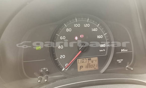 Sayi Sabo Toyota Vitz Brown Mota in Douala a Ƙasar Kamaru Sayi Sabo Toyota Vitz Brown Mota in Douala a Ƙasar Kamaru