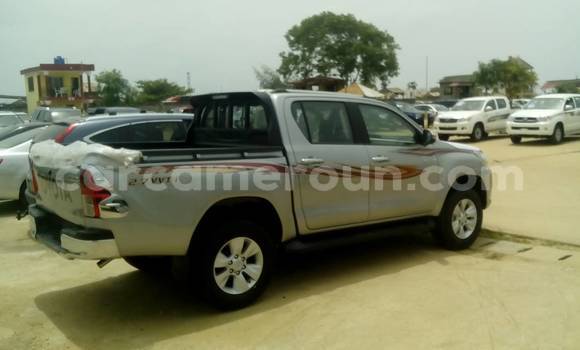 Acheter Occasion Voiture Toyota Hilux Gris à Yaoundé, Central Cameroon Acheter Occasion Voiture Toyota Hilux Gris à Yaoundé, Central Cameroon