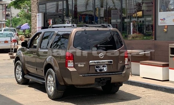 Sayi Sabo Nissan Pathfinder Brown Mota in Douala a Ƙasar Kamaru Sayi Sabo Nissan Pathfinder Brown Mota in Douala a Ƙasar Kamaru
