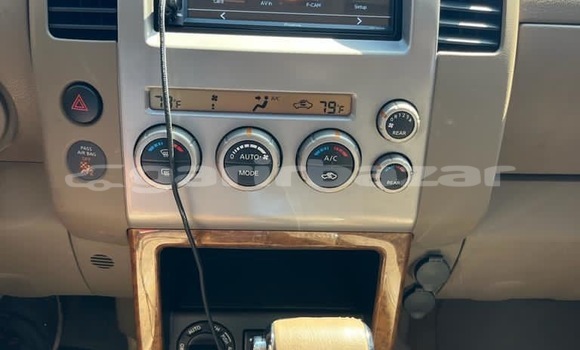 Sayi Sabo Nissan Pathfinder Brown Mota in Douala a Ƙasar Kamaru Sayi Sabo Nissan Pathfinder Brown Mota in Douala a Ƙasar Kamaru