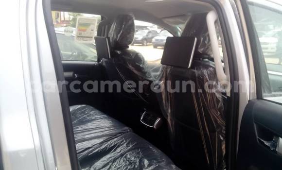 Acheter Occasion Voiture Toyota Hilux Gris à Yaoundé, Central Cameroon Acheter Occasion Voiture Toyota Hilux Gris à Yaoundé, Central Cameroon