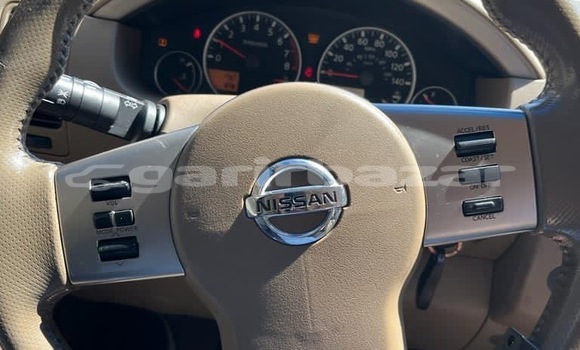 Sayi Sabo Nissan Pathfinder Brown Mota in Douala a Ƙasar Kamaru Sayi Sabo Nissan Pathfinder Brown Mota in Douala a Ƙasar Kamaru