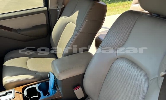 Sayi Sabo Nissan Pathfinder Brown Mota in Douala a Ƙasar Kamaru Sayi Sabo Nissan Pathfinder Brown Mota in Douala a Ƙasar Kamaru