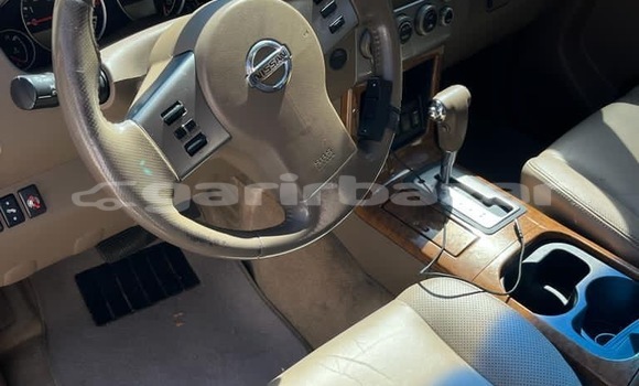 Sayi Sabo Nissan Pathfinder Brown Mota in Douala a Ƙasar Kamaru Sayi Sabo Nissan Pathfinder Brown Mota in Douala a Ƙasar Kamaru