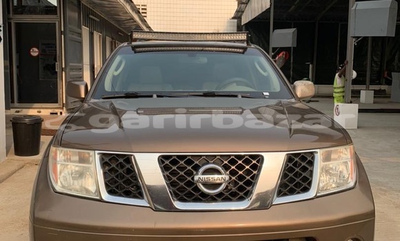 Sayi Sabo Nissan Pathfinder Brown Mota in Douala a Ƙasar Kamaru Sayi Sabo Nissan Pathfinder Brown Mota in Douala a Ƙasar Kamaru