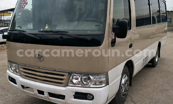 Acheter Occasion Utilitaire Toyota HiAce Beige à Yaoundé au Central Cameroon Acheter Occasion Utilitaire Toyota HiAce Beige à Yaoundé au Central Cameroon