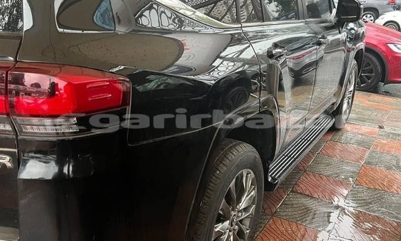 Sayi Sabo Toyota Land Cruiser Black Mota in Yaounde a Babban Kamaru Sayi Sabo Toyota Land Cruiser Black Mota in Yaounde a Babban Kamaru