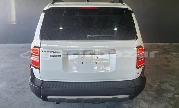 Acheter Neuf Voiture Toyota Land Cruiser Blanc à Douala, Littoral Cameroon Acheter Neuf Voiture Toyota Land Cruiser Blanc à Douala, Littoral Cameroon