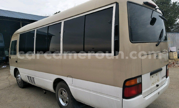 Sayi Na hannu Toyota HiAce M Babbar mota in Yaounde a Babban Kamaru Sayi Na hannu Toyota HiAce M Babbar mota in Yaounde a Babban Kamaru