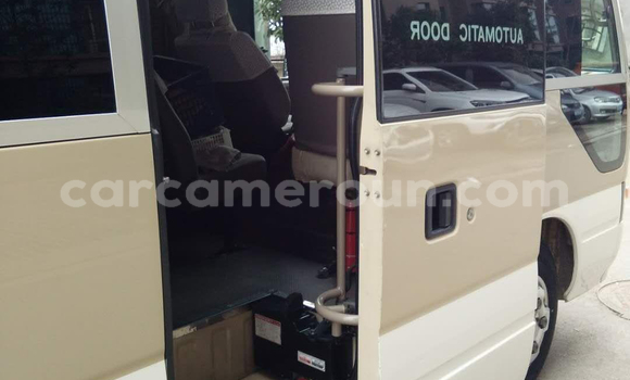 Sayi Na hannu Toyota HiAce M Babbar mota in Yaounde a Babban Kamaru Sayi Na hannu Toyota HiAce M Babbar mota in Yaounde a Babban Kamaru