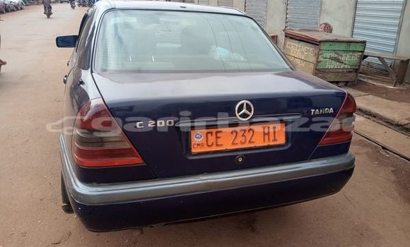 Acheter Occasion Voiture Mercedes Viano Rouge à Yaoundé, Central Cameroon Acheter Occasion Voiture Mercedes Viano Rouge à Yaoundé, Central Cameroon