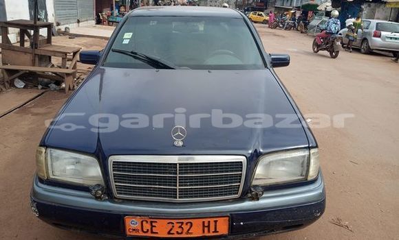 Acheter Occasion Voiture Mercedes Viano Rouge à Yaoundé, Central Cameroon Acheter Occasion Voiture Mercedes Viano Rouge à Yaoundé, Central Cameroon
