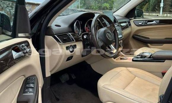 Sayi Na hannu Hyundai Santa Fe Red Mota in Yaounde a Babban Kamaru Sayi Na hannu Hyundai Santa Fe Red Mota in Yaounde a Babban Kamaru