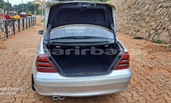 Sayi Na hannu Mercedes-Benz C-Classe Sauran Mota in Yaounde a Babban Kamaru Sayi Na hannu Mercedes-Benz C-Classe Sauran Mota in Yaounde a Babban Kamaru