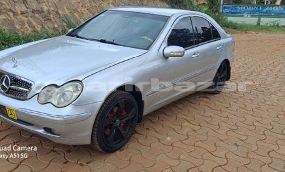 Sayi Na hannu Mercedes-Benz C-Classe Sauran Mota in Yaounde a Babban Kamaru Sayi Na hannu Mercedes-Benz C-Classe Sauran Mota in Yaounde a Babban Kamaru