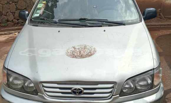 Acheter Occasion Voiture Toyota Picnic Gris à Yaoundé, Central Cameroon
