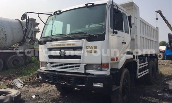 Sayi Na hannu Nissan UD White Babbar mota in Yaounde a Babban Kamaru Sayi Na hannu Nissan UD White Babbar mota in Yaounde a Babban Kamaru