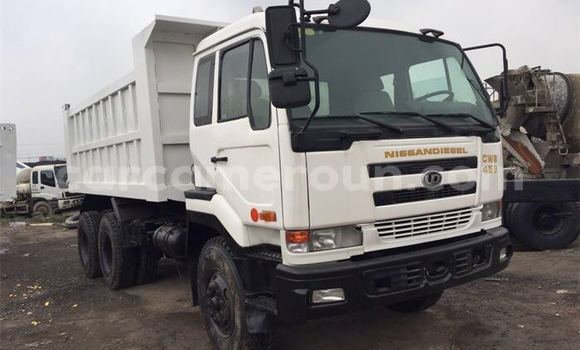 Sayi Na hannu Nissan UD White Babbar mota in Yaounde a Babban Kamaru Sayi Na hannu Nissan UD White Babbar mota in Yaounde a Babban Kamaru