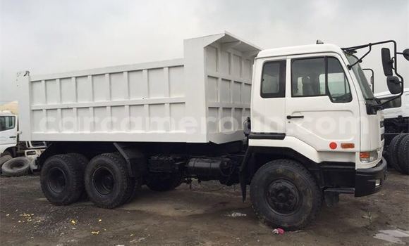 Sayi Na hannu Nissan UD White Babbar mota in Yaounde a Babban Kamaru Sayi Na hannu Nissan UD White Babbar mota in Yaounde a Babban Kamaru