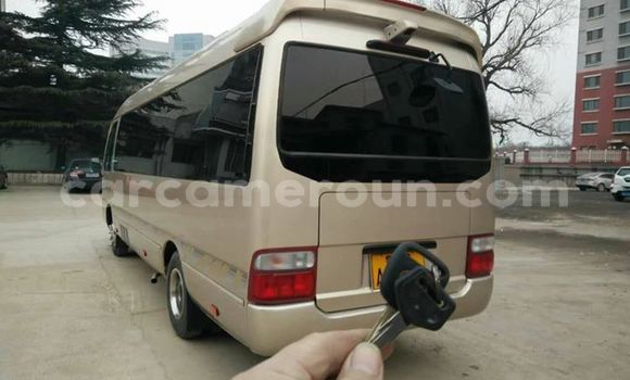 Sayi Na hannu Toyota HiAce M Babbar mota in Yaounde a Babban Kamaru Sayi Na hannu Toyota HiAce M Babbar mota in Yaounde a Babban Kamaru