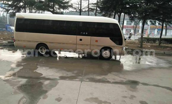 Sayi Na hannu Toyota HiAce M Babbar mota in Yaounde a Babban Kamaru Sayi Na hannu Toyota HiAce M Babbar mota in Yaounde a Babban Kamaru