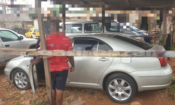 Sayi Na hannu Toyota Camry Sauran Mota in Douala a Ƙasar Kamaru Sayi Na hannu Toyota Camry Sauran Mota in Douala a Ƙasar Kamaru